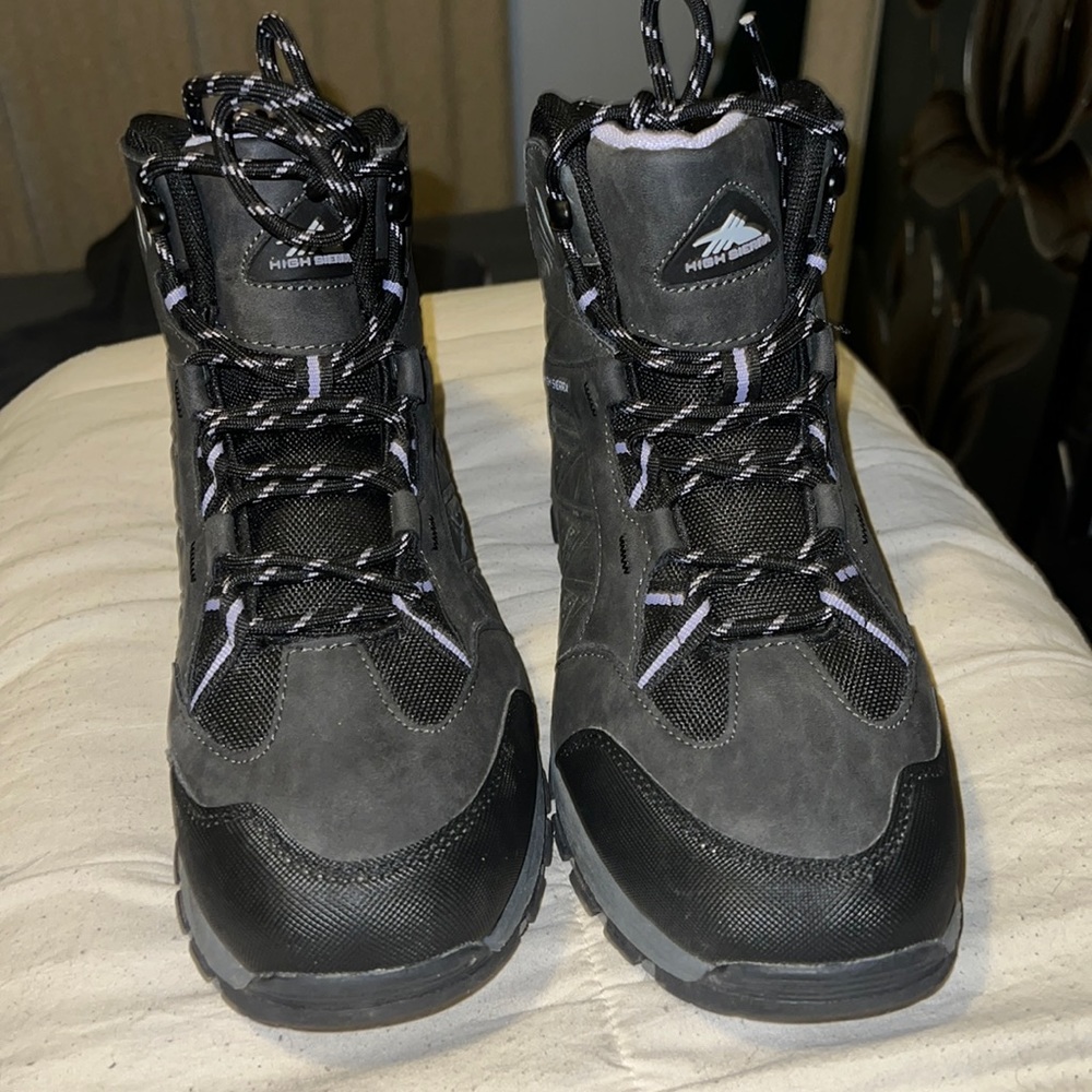 Women’s hiking boots worn once